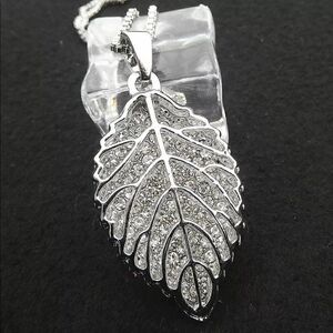 NWT BJ Leaf Necklace  